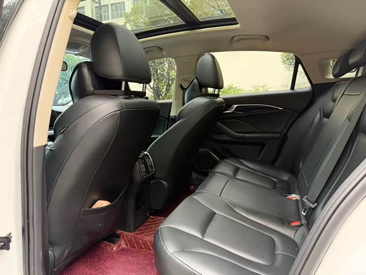 Фото 13 - Bestune B70