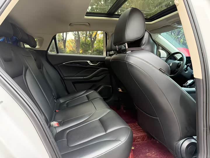 Фото 14 - Bestune B70