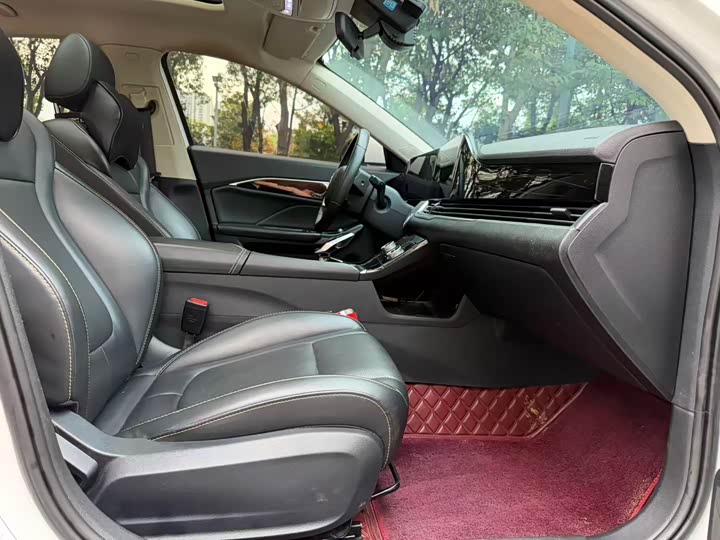 Фото 15 - Bestune B70