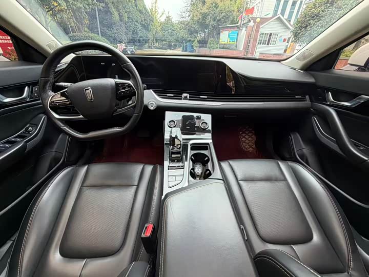 Фото 16 - Bestune B70