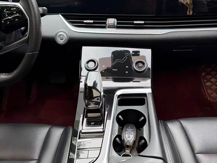 Фото 17 - Bestune B70