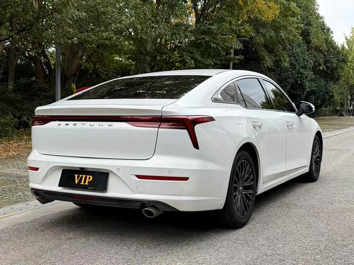 Фото 6 - Bestune B70