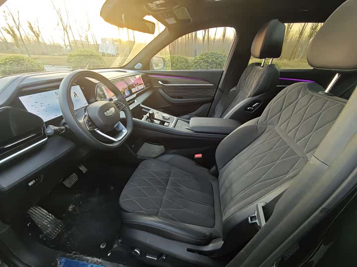 Фото 4 - Geely Monjaro