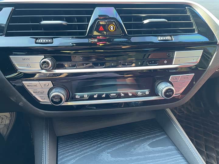 Фото 10 - BMW 5 Series