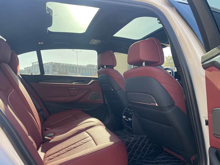 Фото 13 - BMW 5 Series