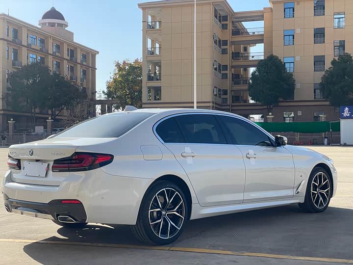 Фото 14 - BMW 5 Series