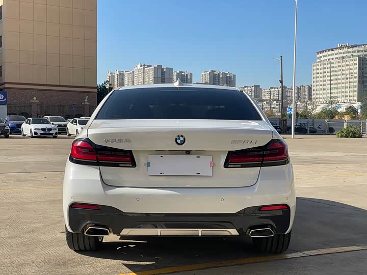 Фото 16 - BMW 5 Series