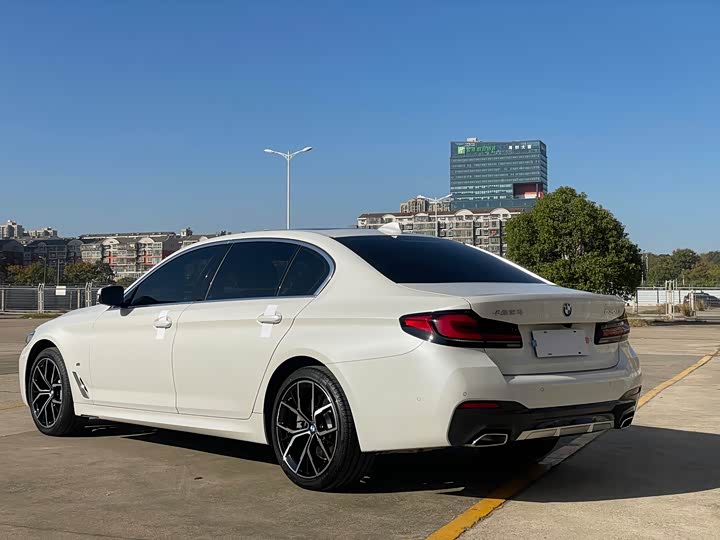 Фото 17 - BMW 5 Series