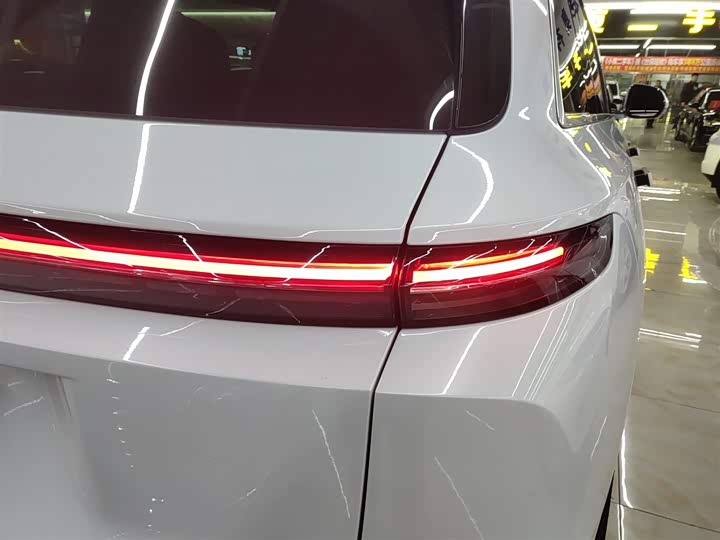 Фото 8 - LiXiang L7