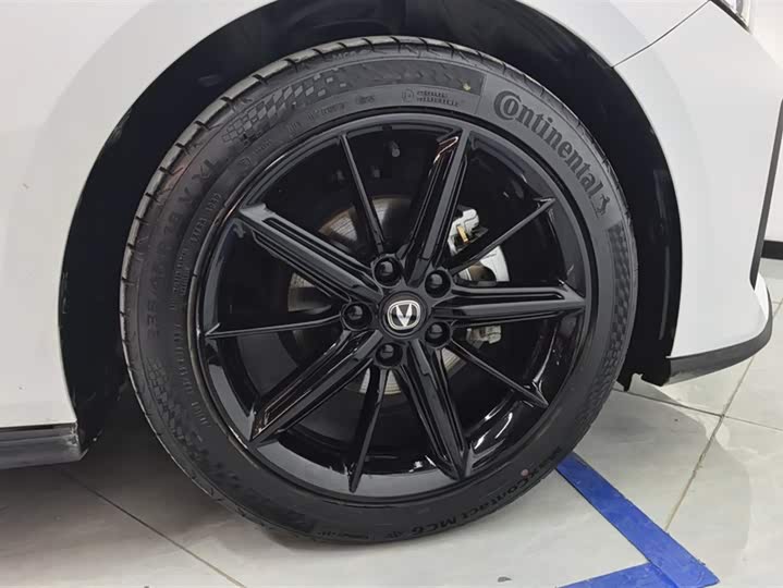 Фото 6 - Changan UNI-V