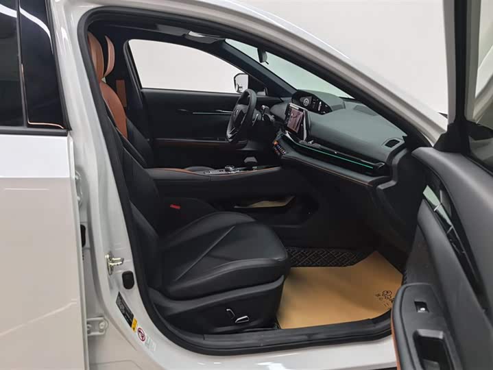 Фото 8 - Changan UNI-V