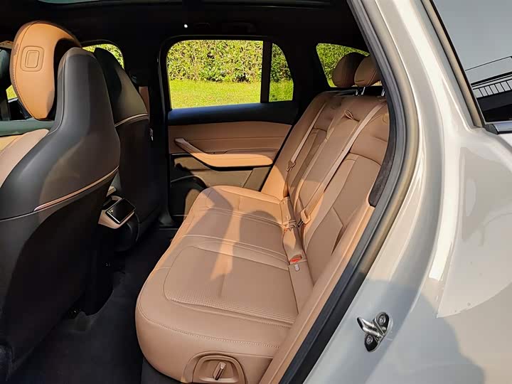 Фото 8 - Nio ES6