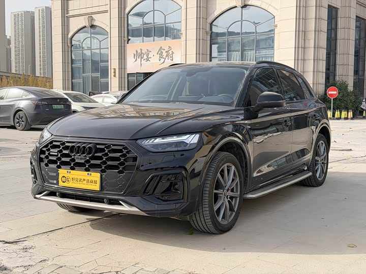 Фото 1 - Audi Q5L