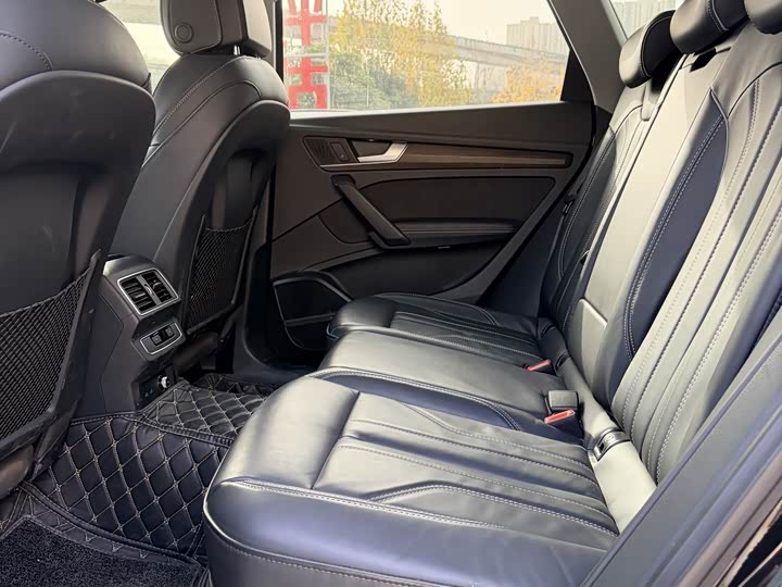 Фото 8 - Audi Q5L