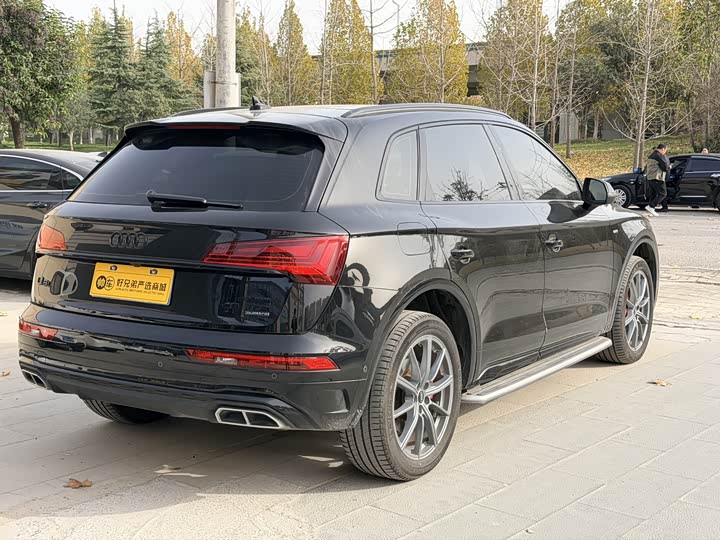 Фото 9 - Audi Q5L