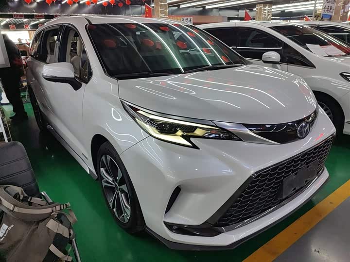 Фото 4 - Toyota Granvia