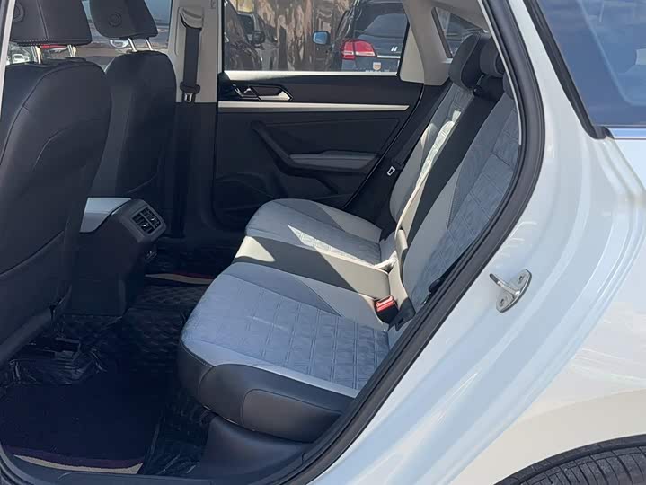 Фото 8 - Volkswagen Lavida