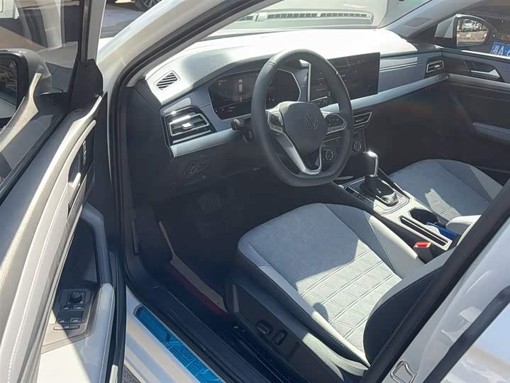 Фото 9 - Volkswagen Lavida