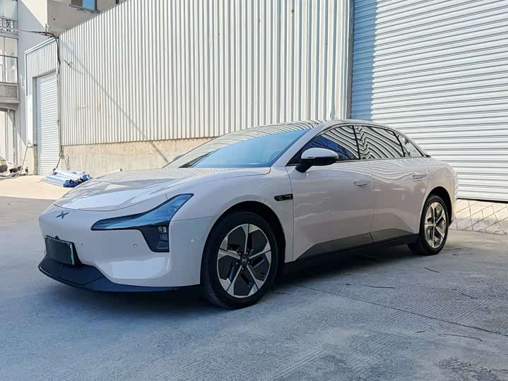 Фото 1 - XPeng Mona M03