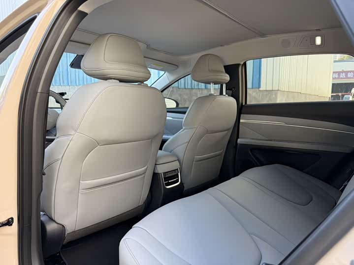 Фото 10 - XPeng Mona M03