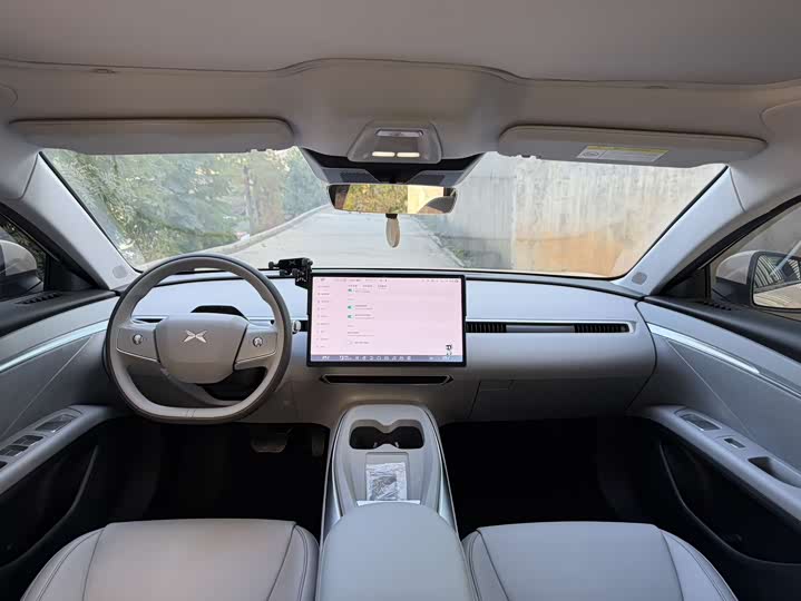 Фото 11 - XPeng Mona M03