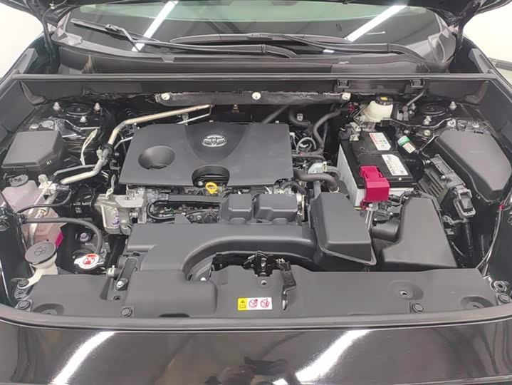 Фото 10 - Toyota RAV4