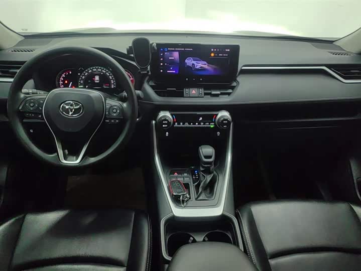 Фото 12 - Toyota RAV4