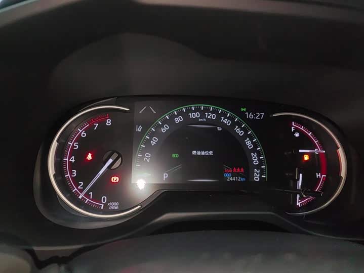 Фото 14 - Toyota RAV4