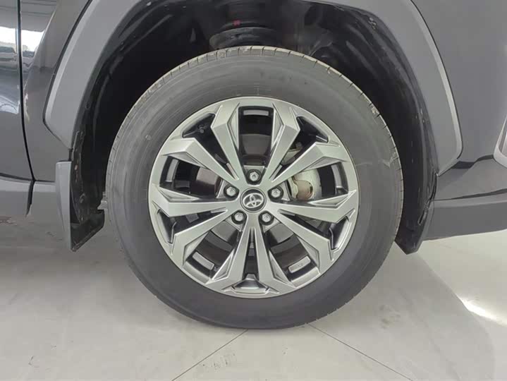 Фото 6 - Toyota RAV4