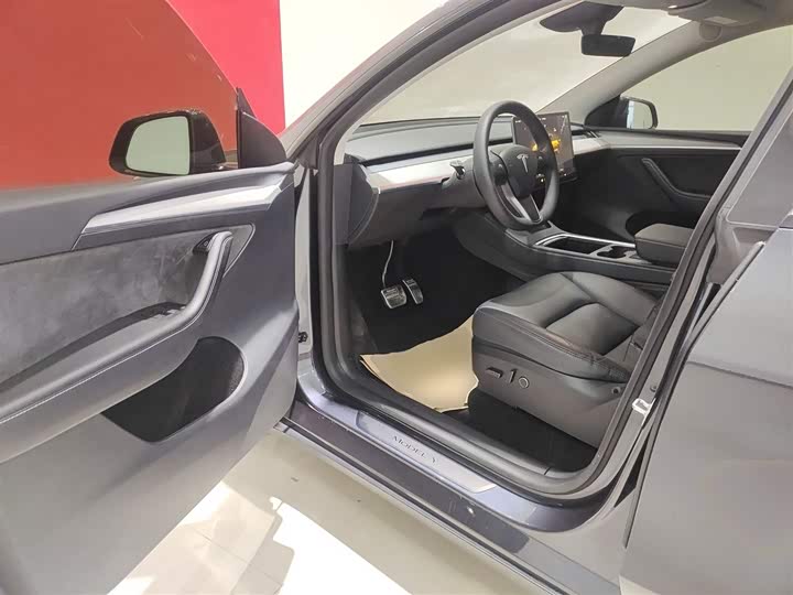 Фото 16 - Tesla Model Y