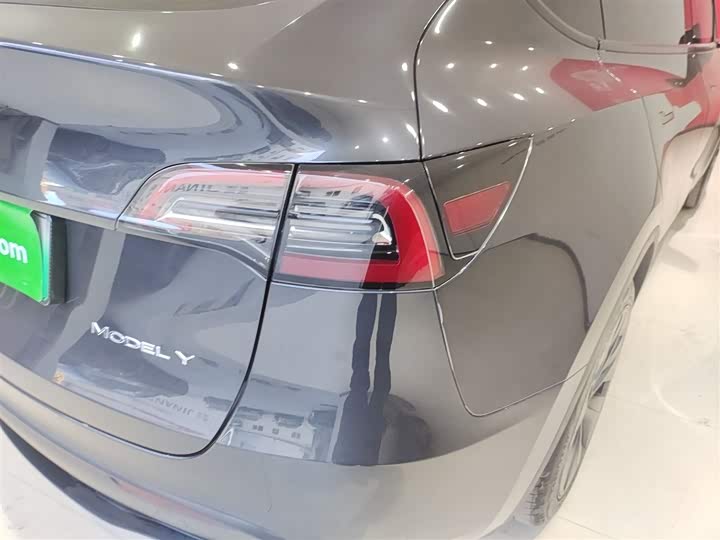 Фото 8 - Tesla Model Y