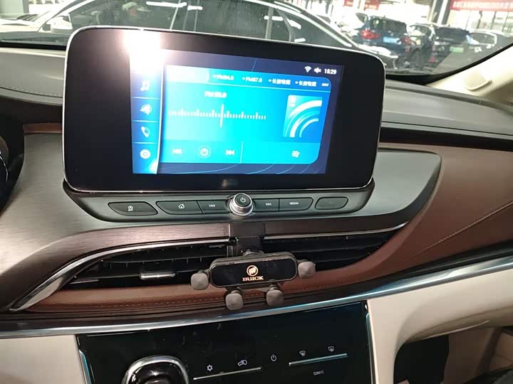 Фото 13 - Buick GL8 ES