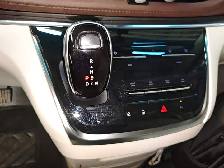 Фото 14 - Buick GL8 ES