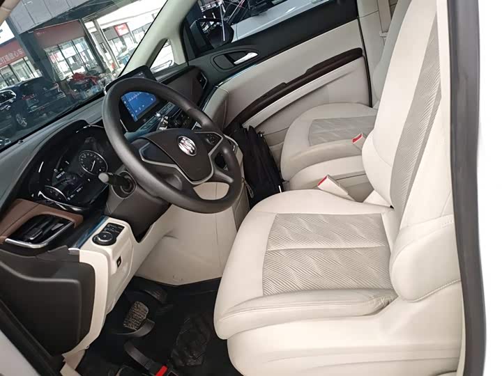 Фото 15 - Buick GL8 ES