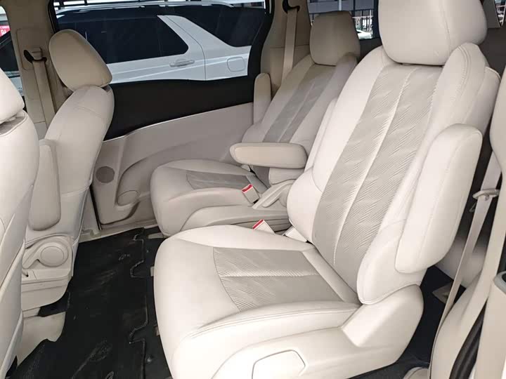 Фото 17 - Buick GL8 ES