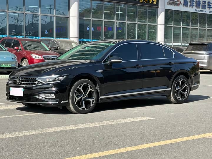 Фото 1 - Volkswagen Magotan