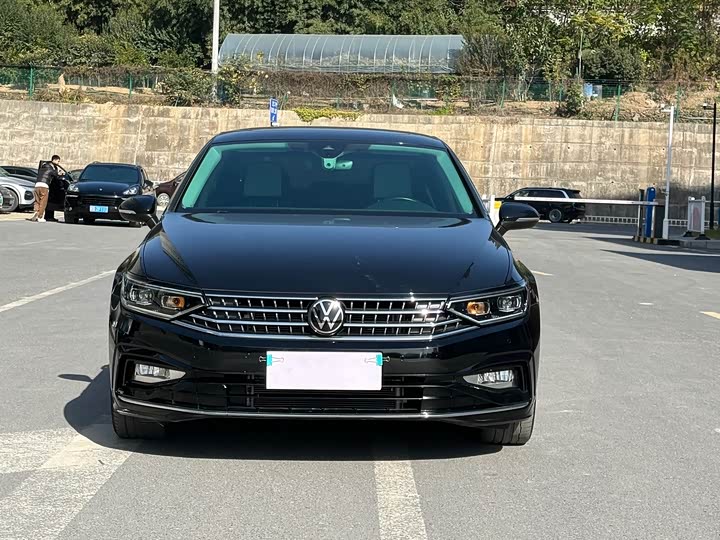 Фото 2 - Volkswagen Magotan