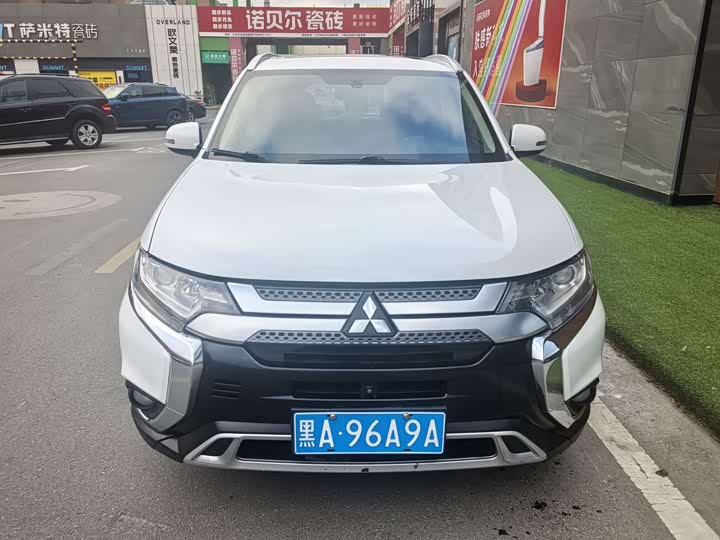 Фото 2 - Mitsubishi Outlander