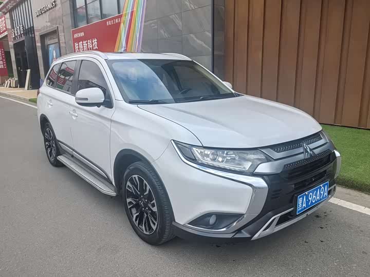 Фото 3 - Mitsubishi Outlander