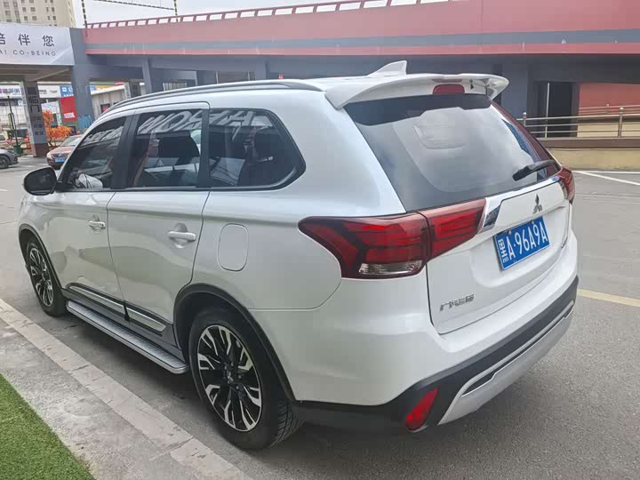 Фото 7 - Mitsubishi Outlander