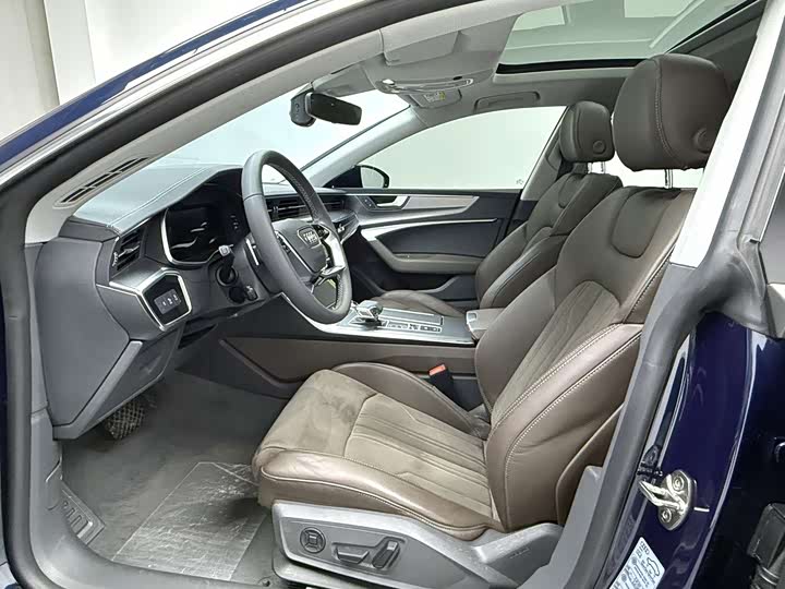 Фото 4 - Audi A7L