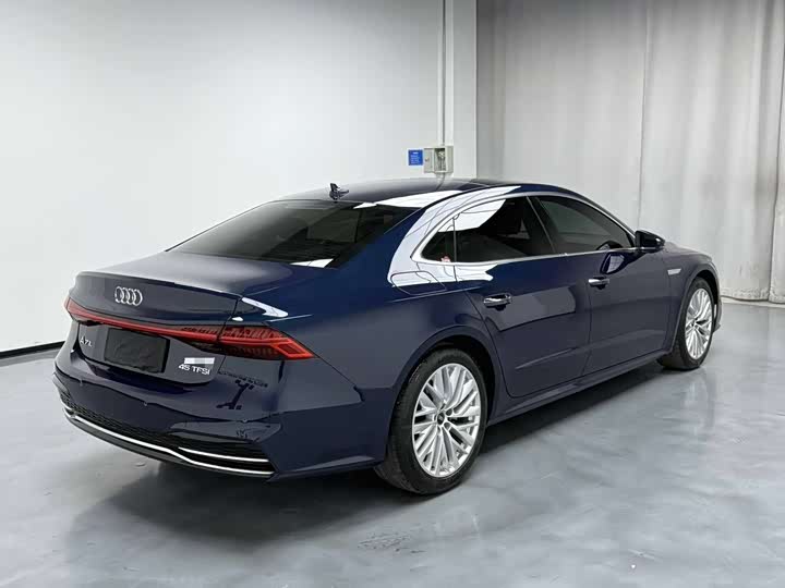 Фото 7 - Audi A7L