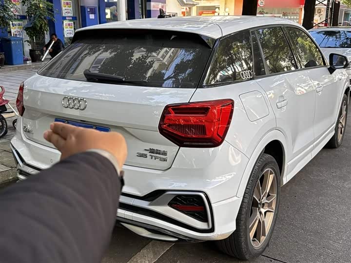 Фото 7 - Audi Q2L