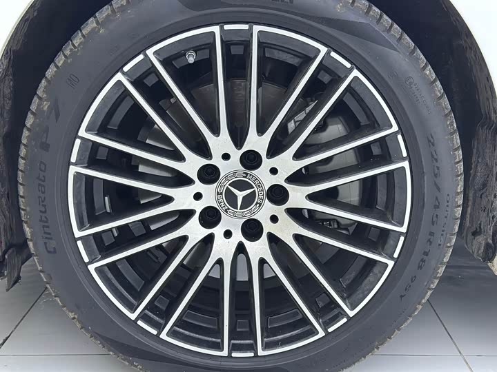 Фото 33 - Mercedes-Benz C-Class