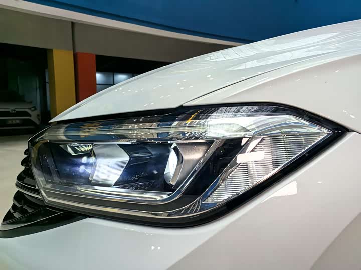 Фото 10 - Volkswagen Sagitar L