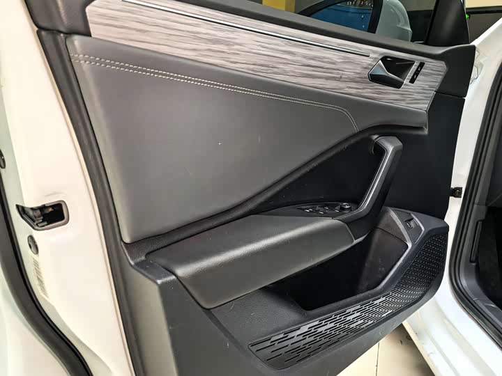 Фото 13 - Volkswagen Sagitar L