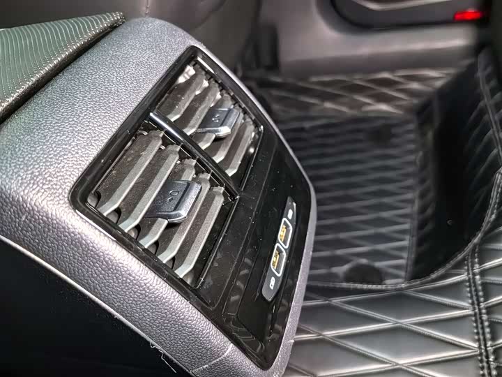 Фото 16 - Volkswagen Sagitar L