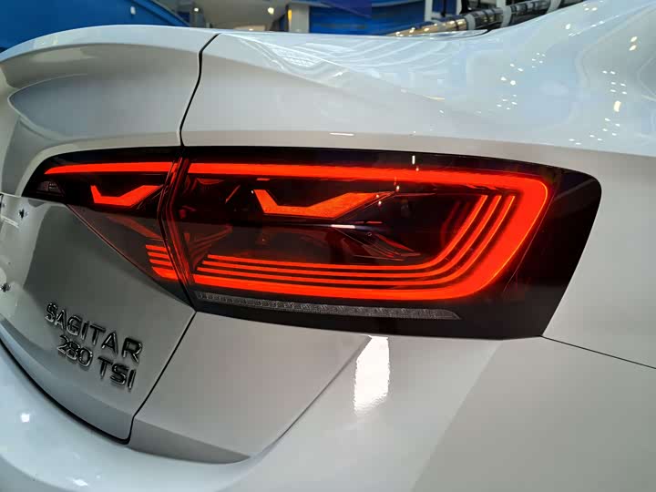 Фото 17 - Volkswagen Sagitar L