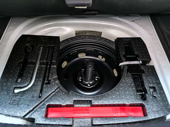 Фото 19 - Volkswagen Sagitar L