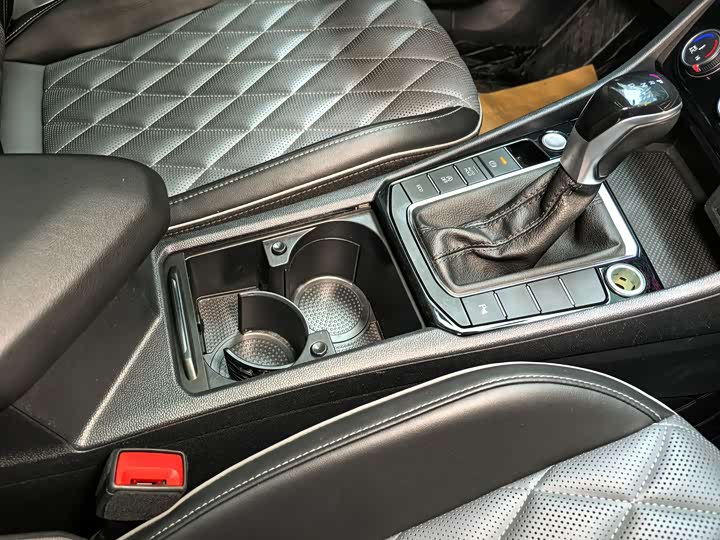 Фото 21 - Volkswagen Sagitar L